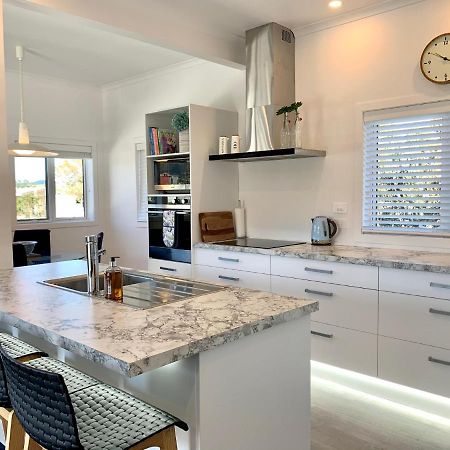 Coromandel Town Harbourside Cottage Luxury Accommodation Bagian luar foto