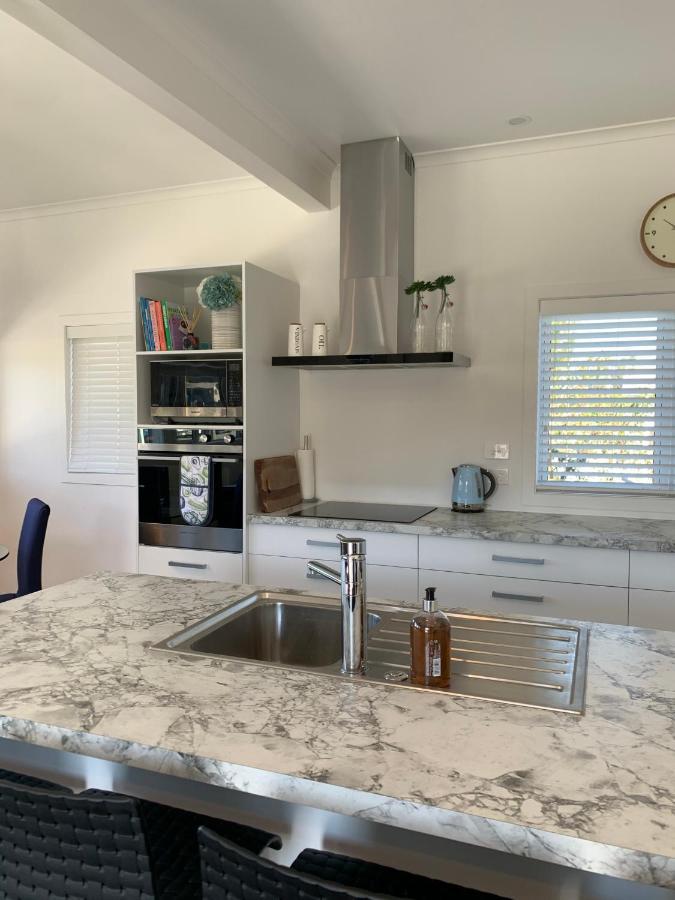 Coromandel Town Harbourside Cottage Luxury Accommodation Bagian luar foto